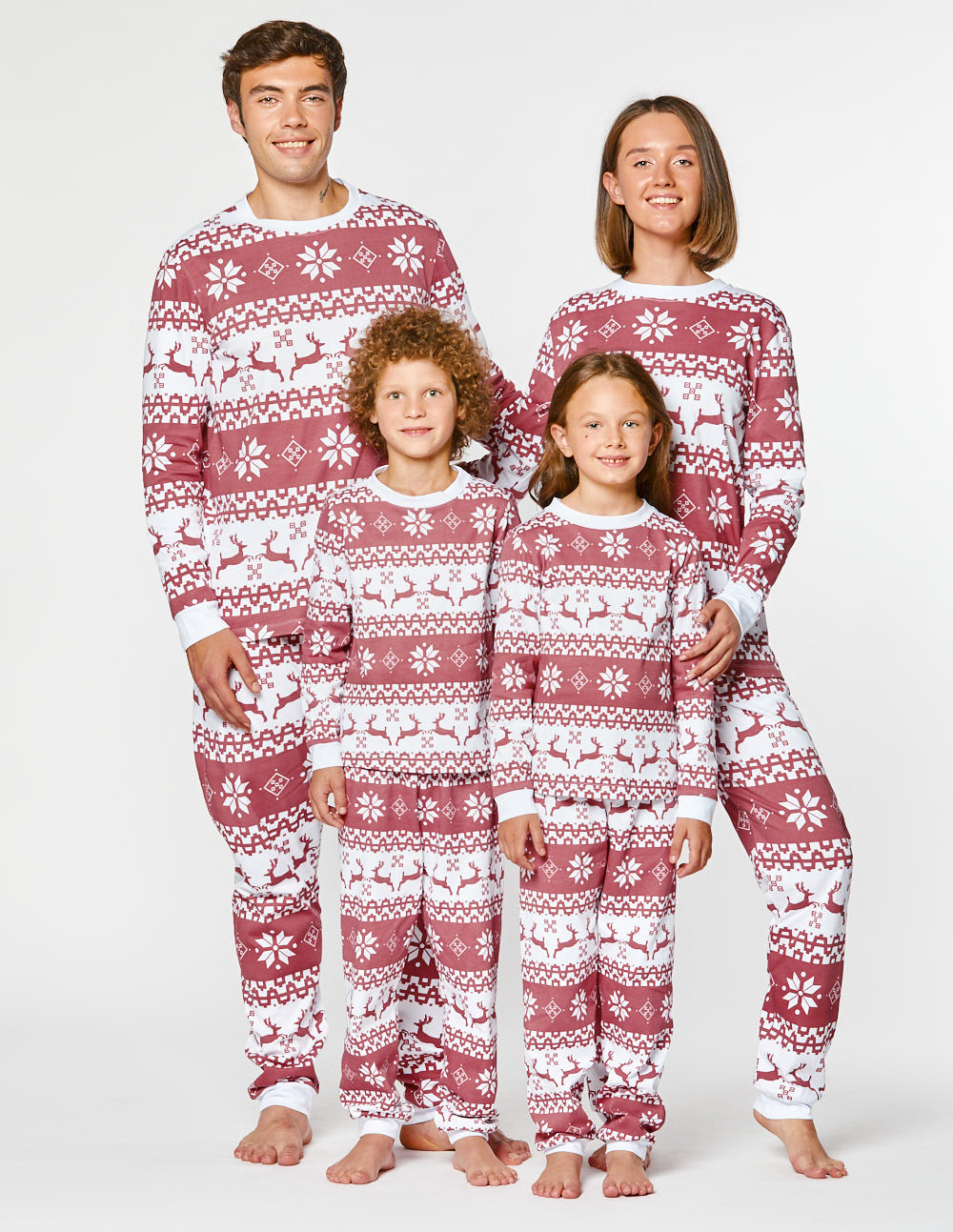 Пижамы с оленями для папы, мамы и двух детей - фото1