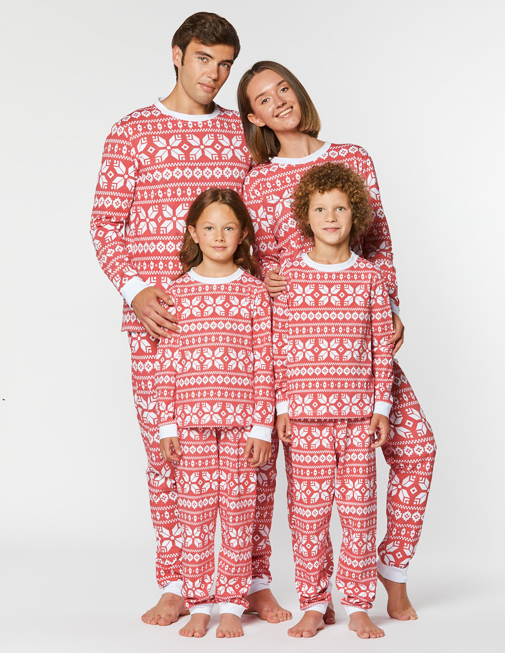 Пижамы со снежинками для папы, мамы и двух детей - фото1
