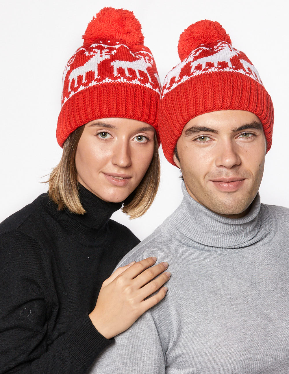 Мужская и женская шапки с оленями - фото1