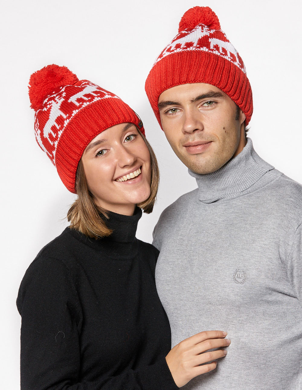 Мужская и женская шапки с оленями - фото2