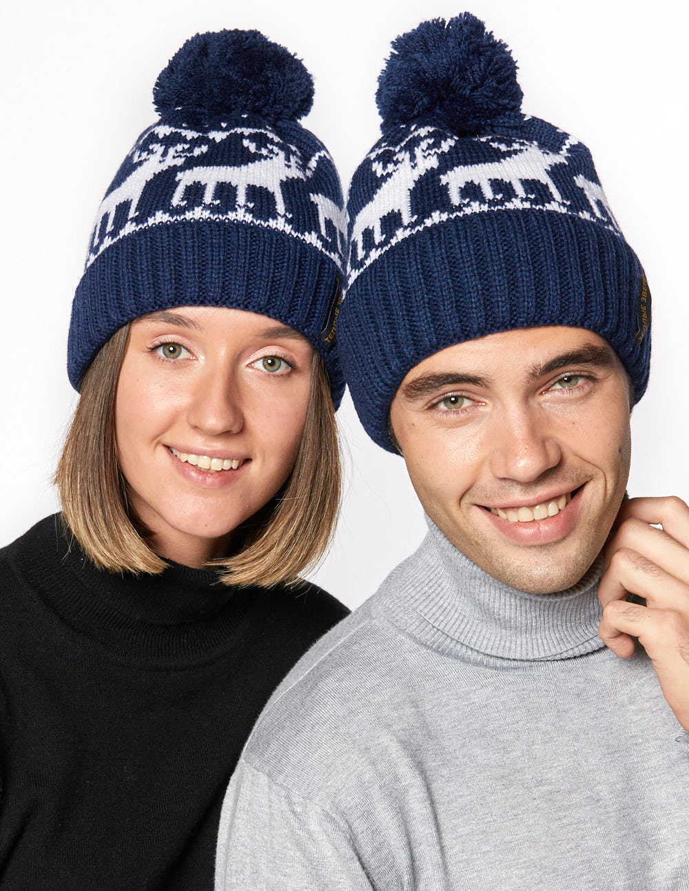 Мужская и женская шапки с оленями - фото1