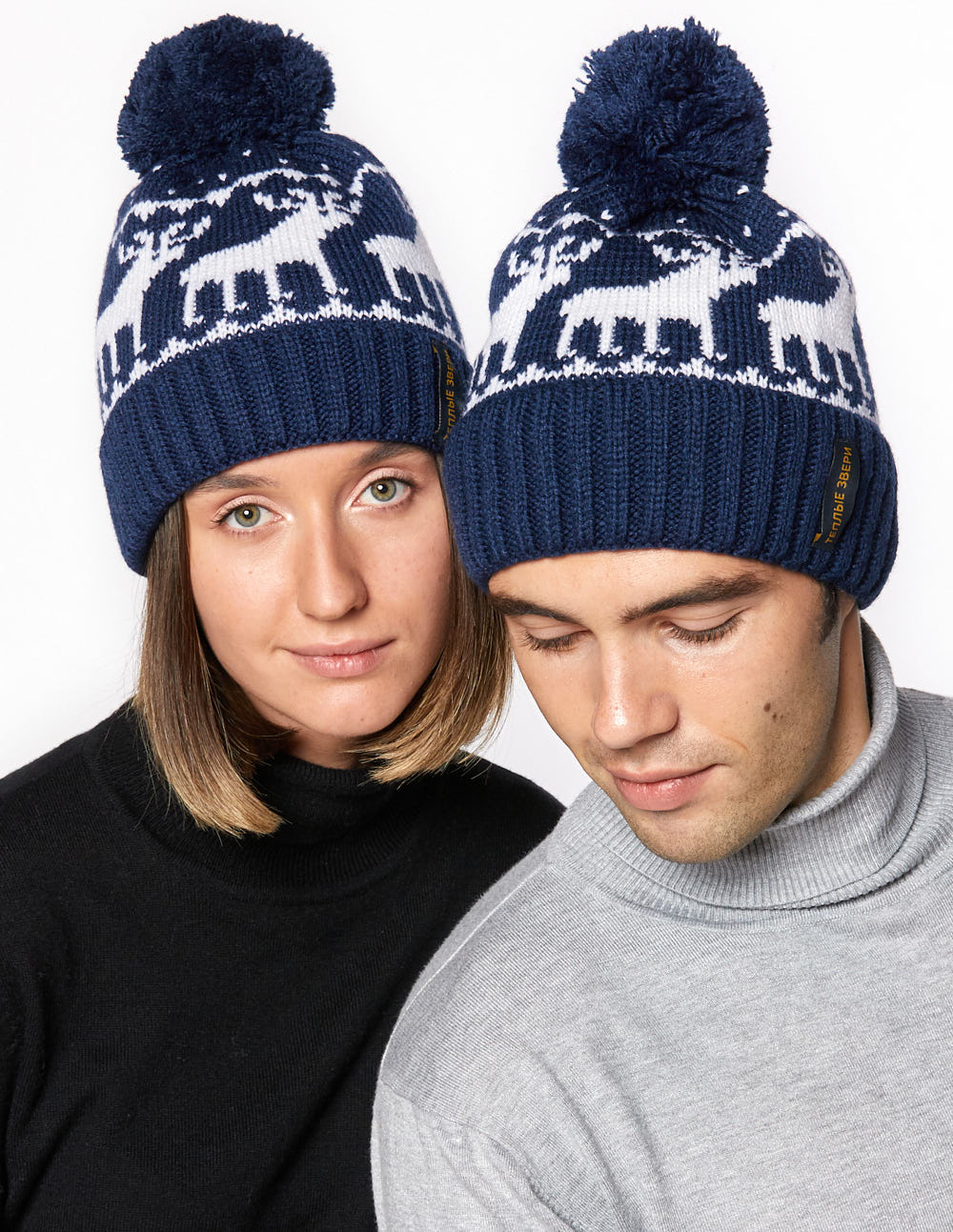 Мужская и женская шапки с оленями - фото4