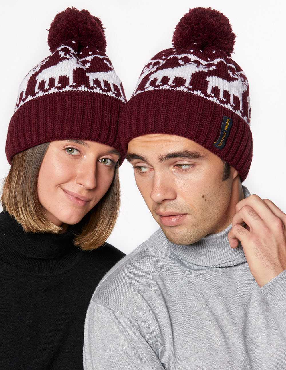 Мужская и женская шапки с оленями - фото3