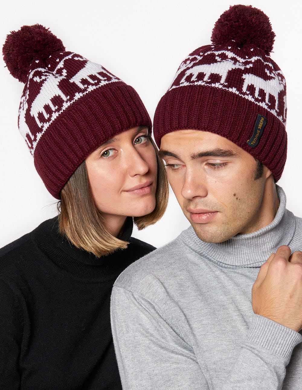 Мужская и женская шапки с оленями - фото4