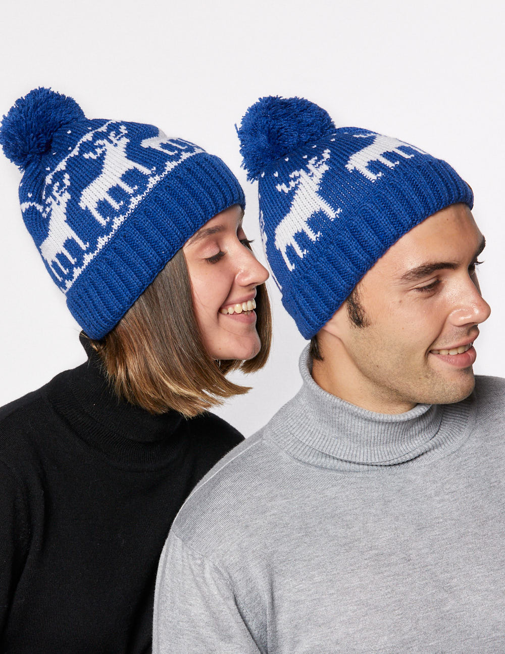 Мужская и женская шапки с оленями - фото4