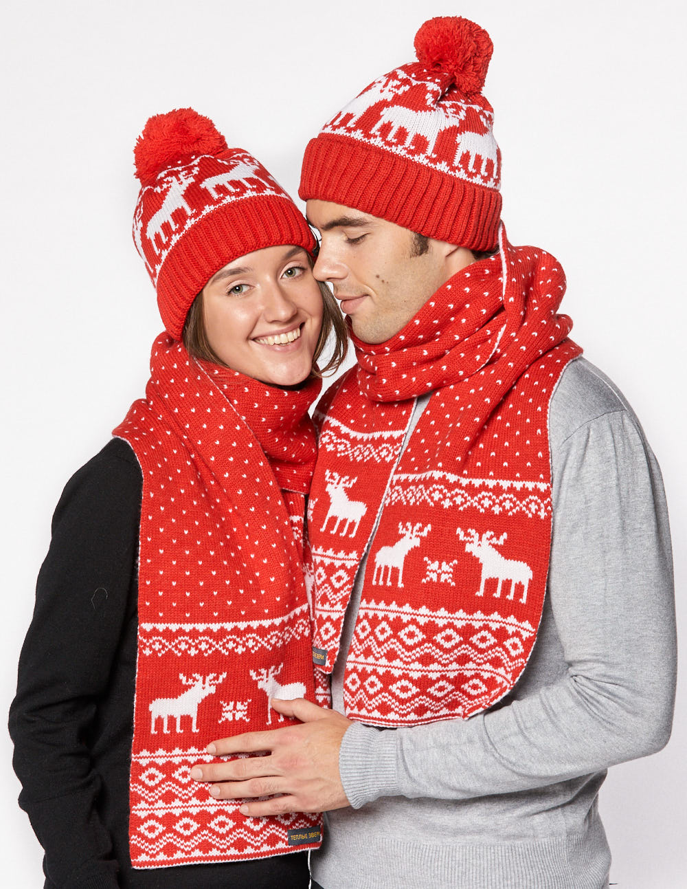 Шапка и шарф с оленями для мужчины и женщины - фото1