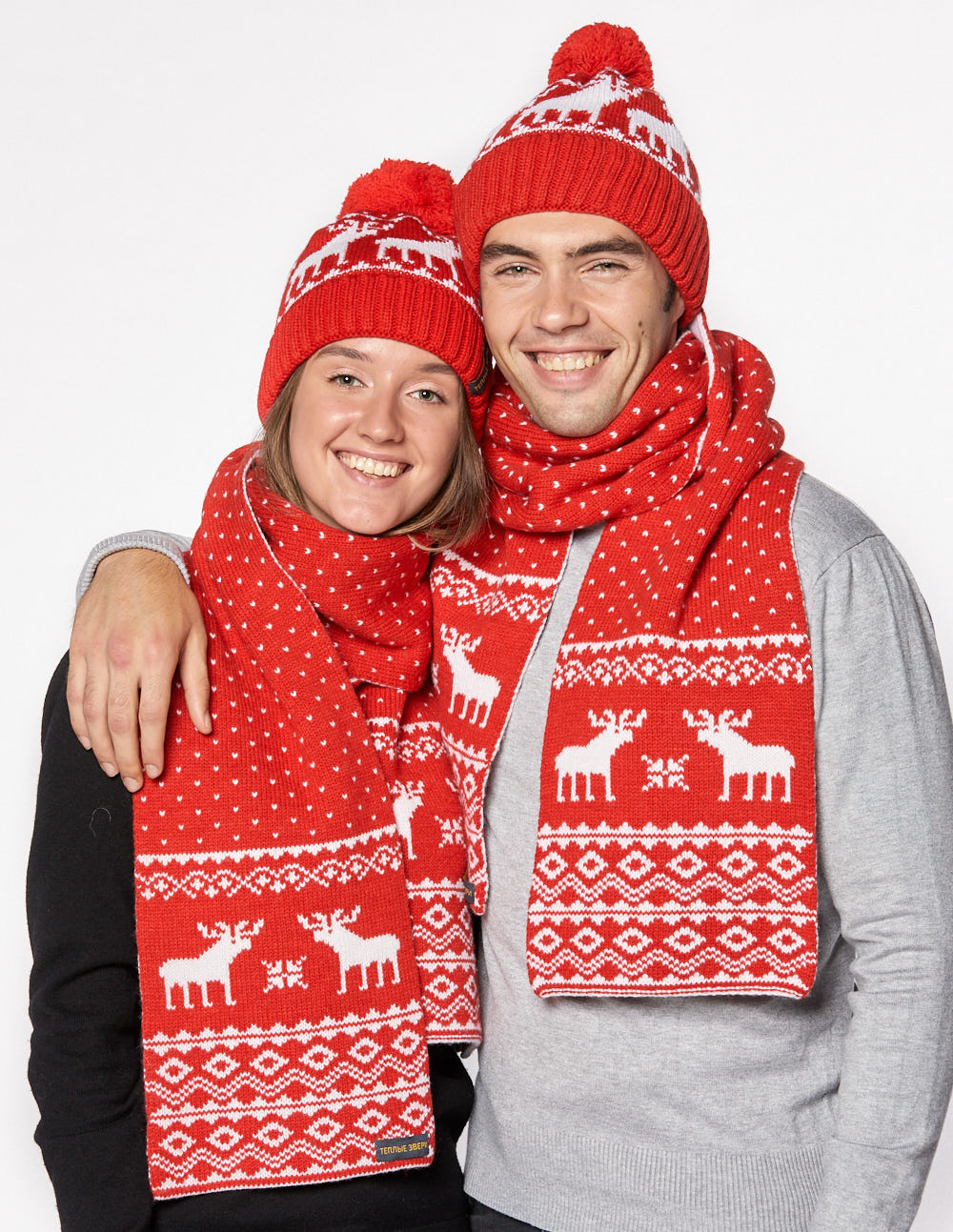 Шапка и шарф с оленями для мужчины и женщины - фото4