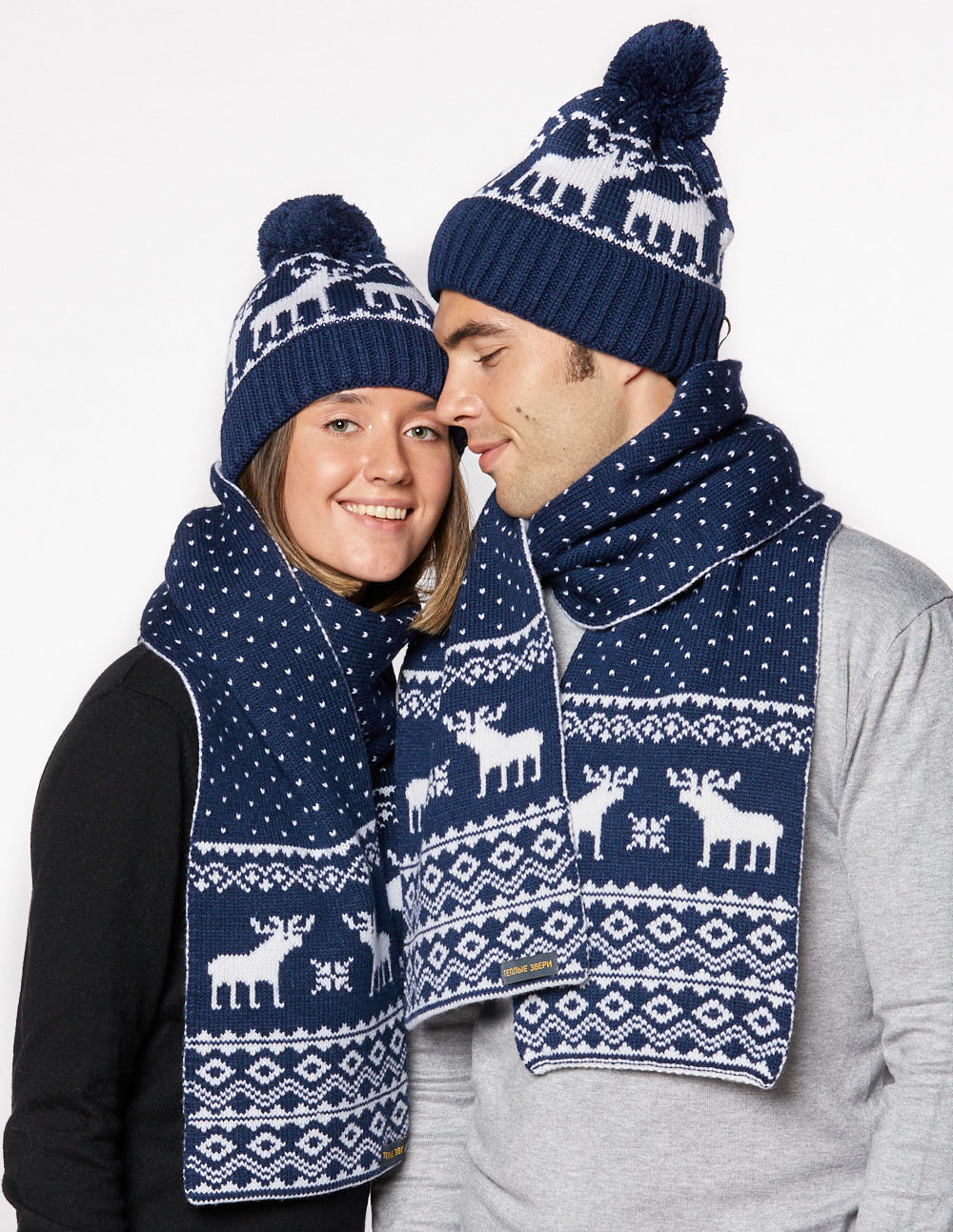 Шапка и шарф с оленями для мужчины и женщины - фото3