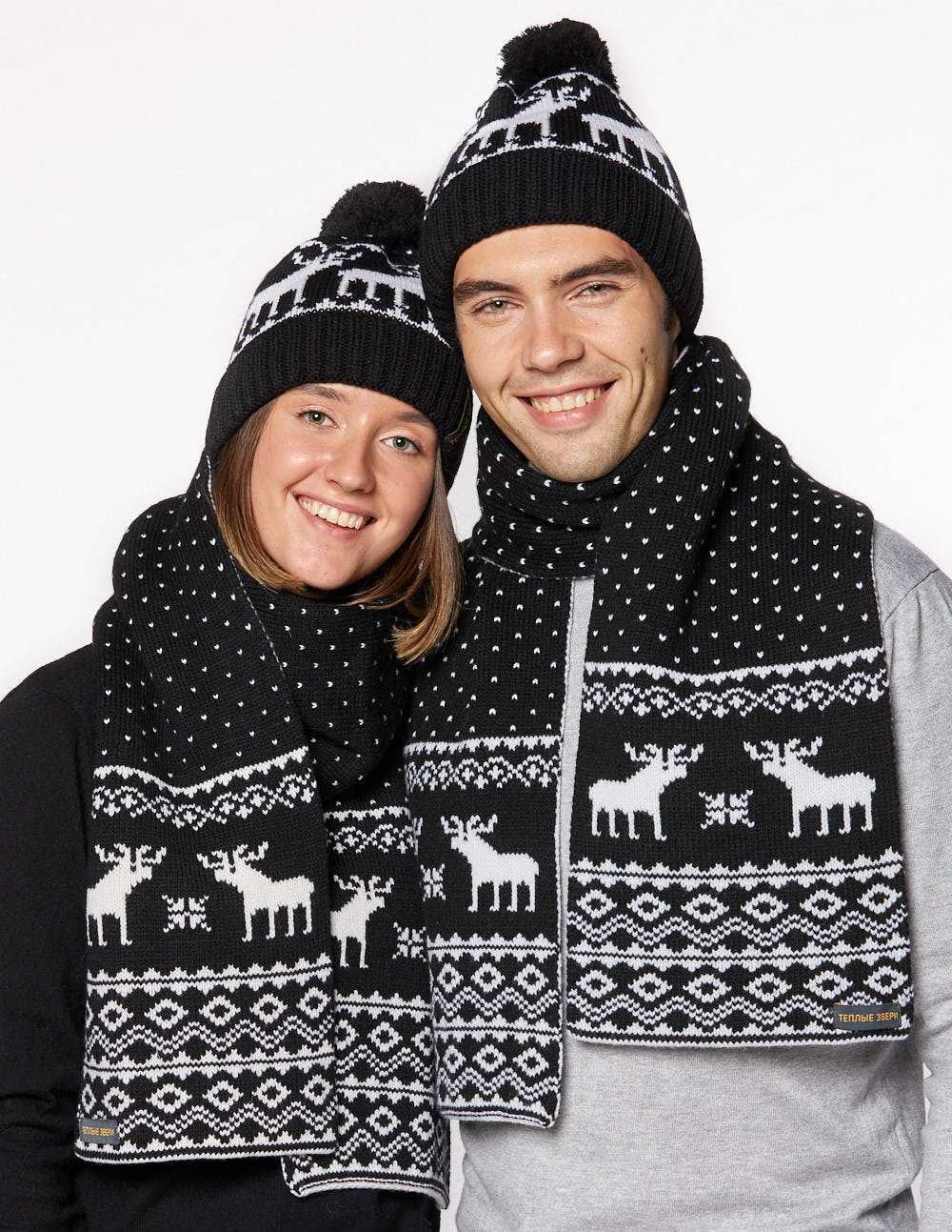 Шапка и шарф с оленями для мужчины и женщины - фото1