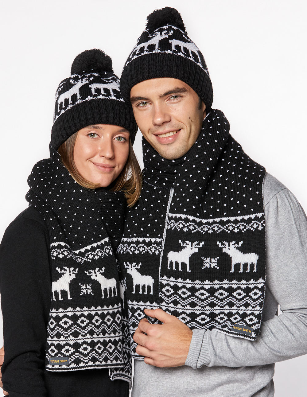 Шапка и шарф с оленями для мужчины и женщины - фото2