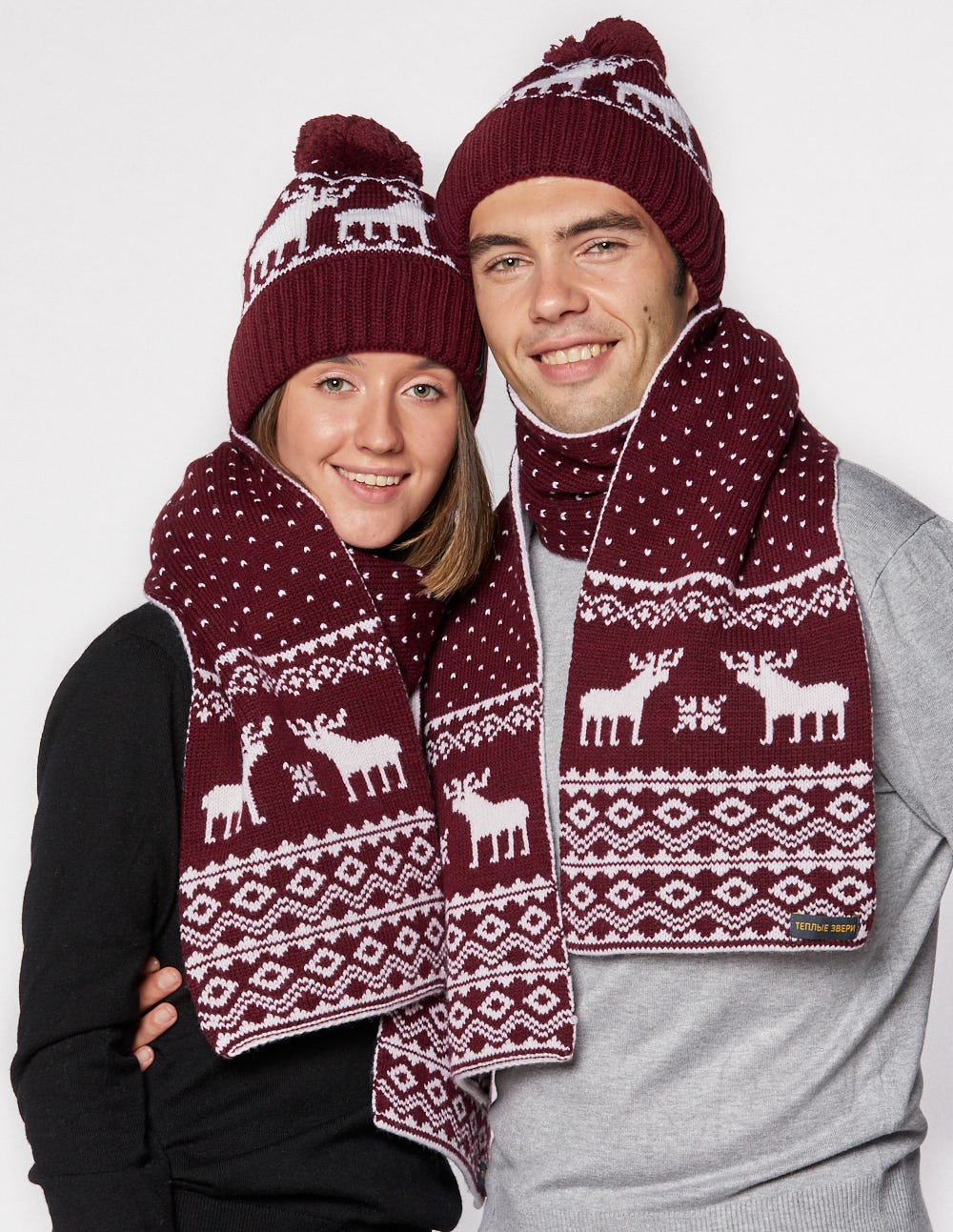 Шапка и шарф с оленями для мужчины и женщины - фото1