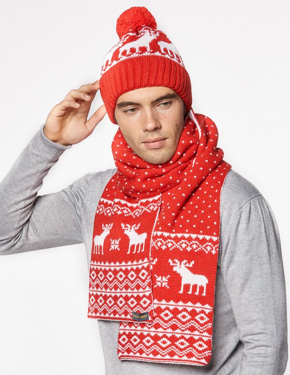 Мужские шапка и шарф с оленями - фото4