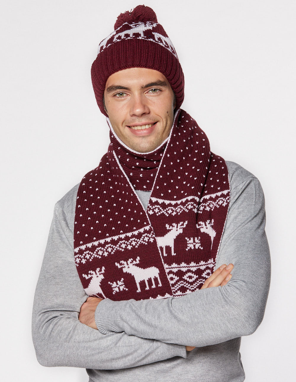 Мужские шапка и шарф с оленями - фото3