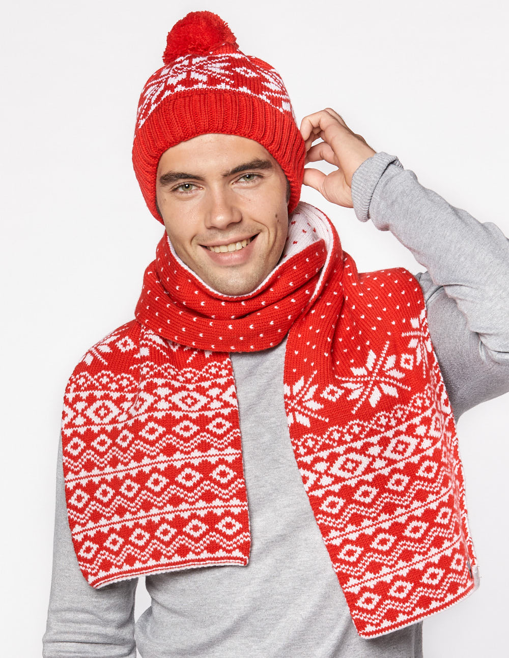 Мужские шапка и шарф со снежинками - фото1