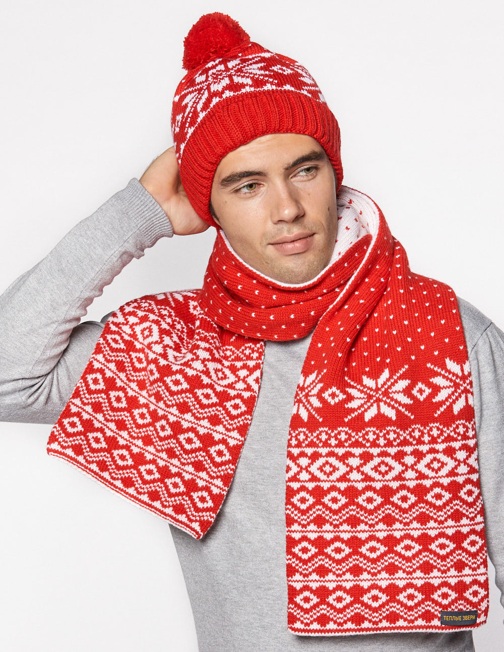 Мужские шапка и шарф со снежинками - фото3