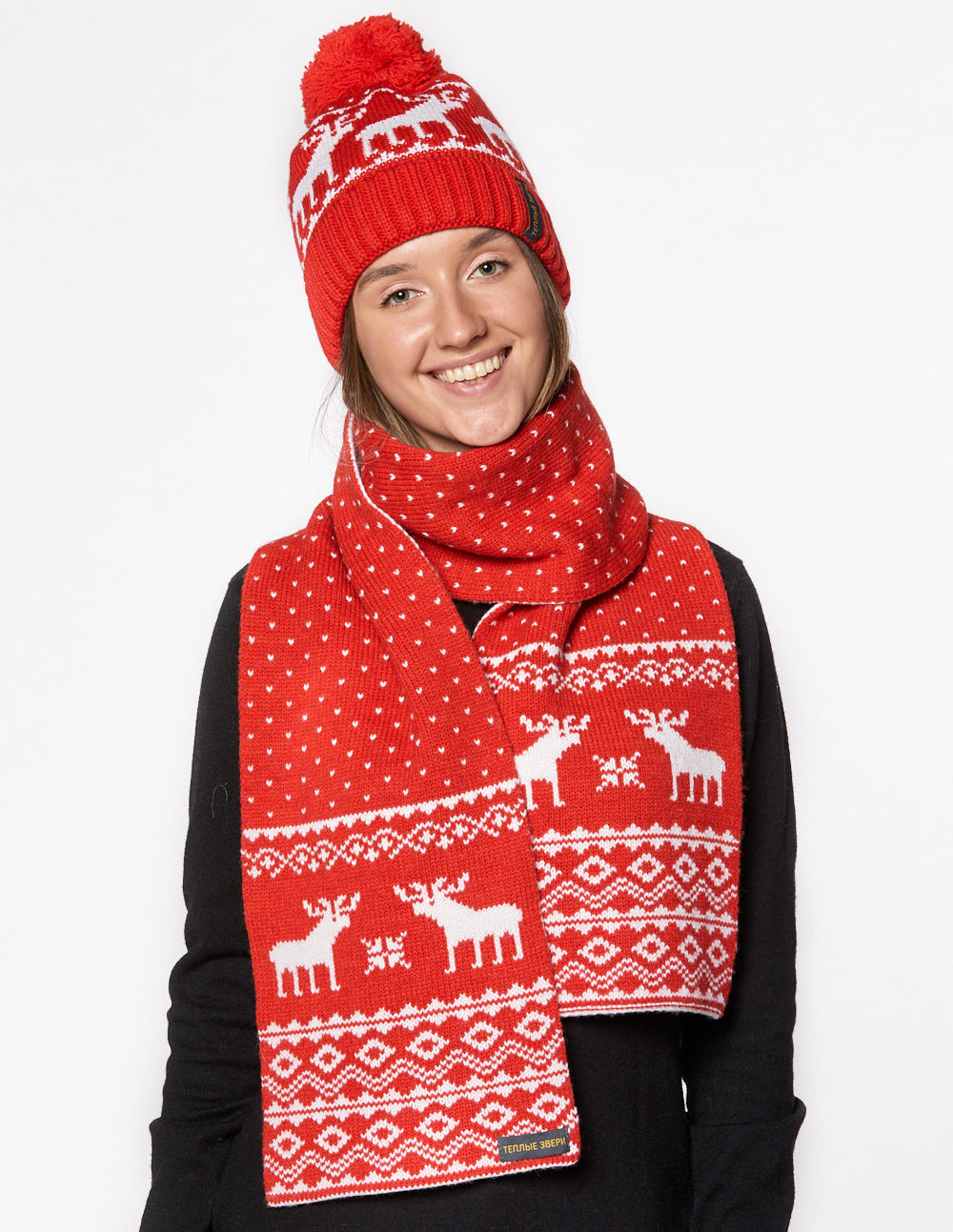 Женские шапка и шарф с оленями - фото2
