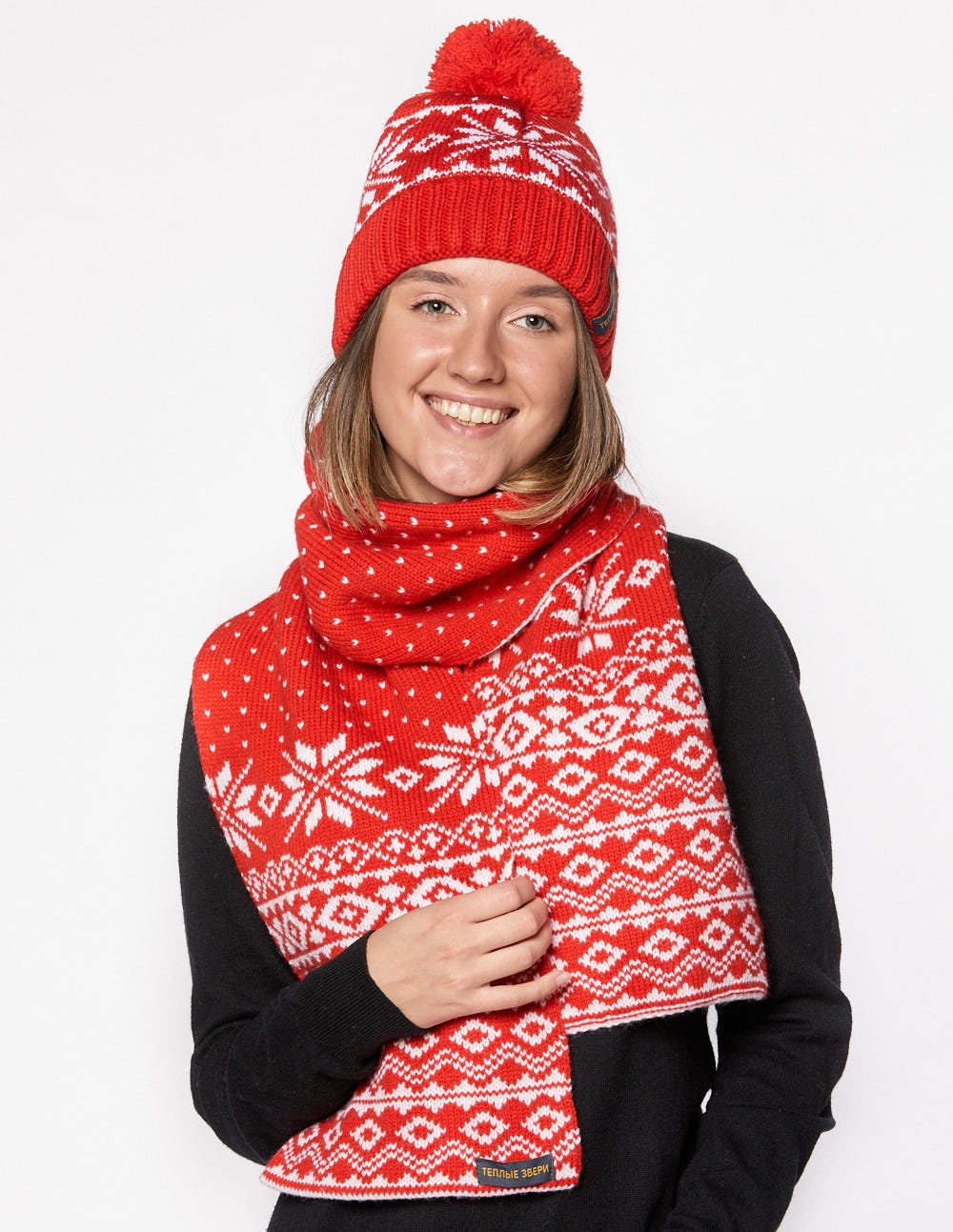 Женские шапка и шарф со снежинками - фото1