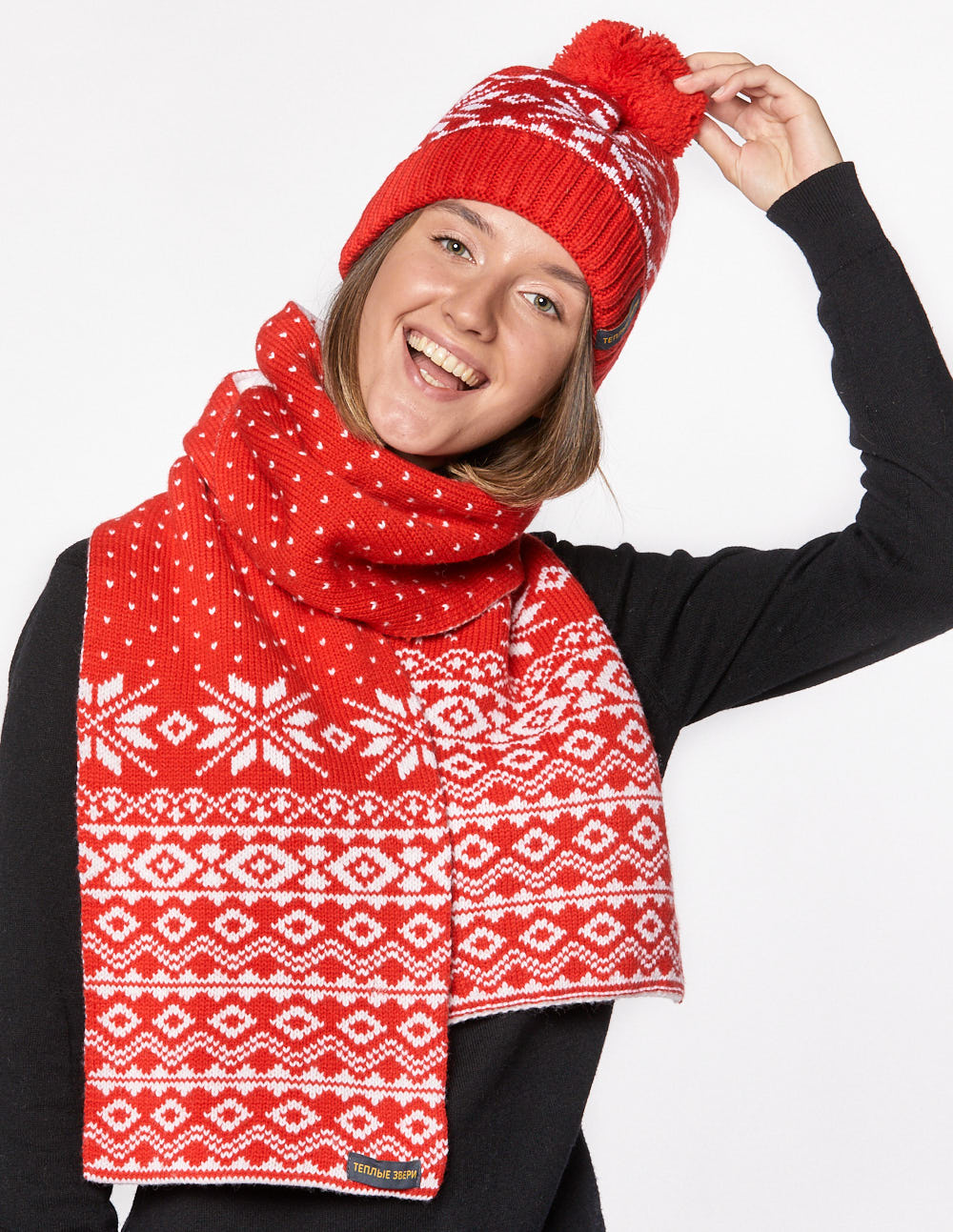 Женские шапка и шарф со снежинками - фото3
