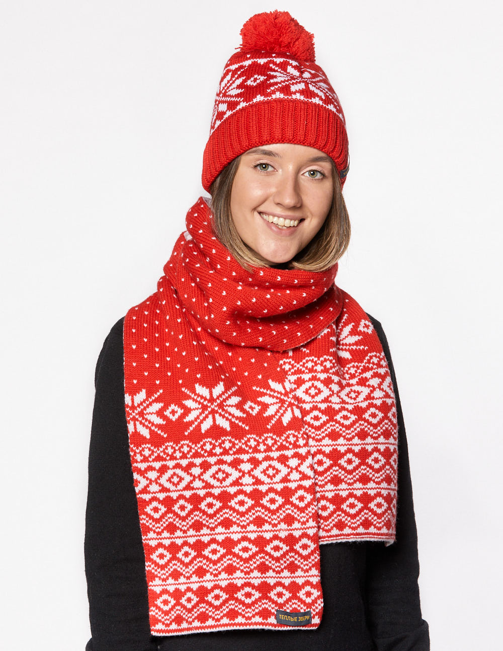 Женские шапка и шарф со снежинками - фото4